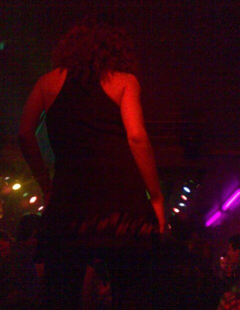 Roser Amills bailando en la sala Magic de Barcelona, octubre de 2008