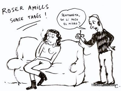 Dibuix en blanc i negre: una dona asseguda en un sofà i un home amb un micròfon que diu «Senyoreta, on li poso el micro?», amb el títol «Roser Amills sense tabus»