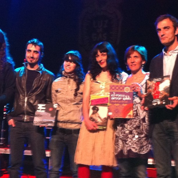 Roser Amills con los demas autores ganadores de la llanca de sant jordi 2012