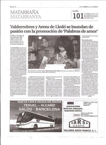 Pàgina de diari amb el titular «Valderrobres y Arens de Lledó se inundan de pasión con la promoción de Palabras de amor» i una foto d'un home amb ulleres i una dona de cabell arrissat fullejant el llibre