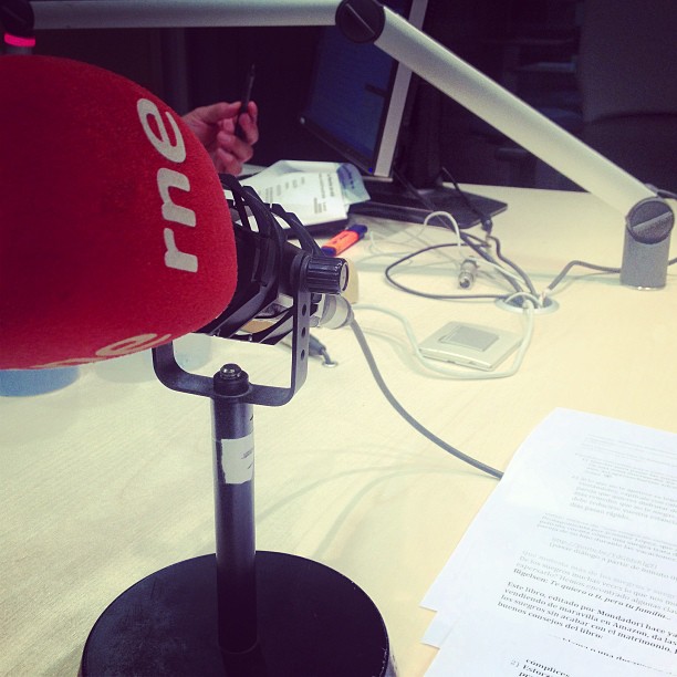 Roser Amills Microfono En Radio Nacional Rne