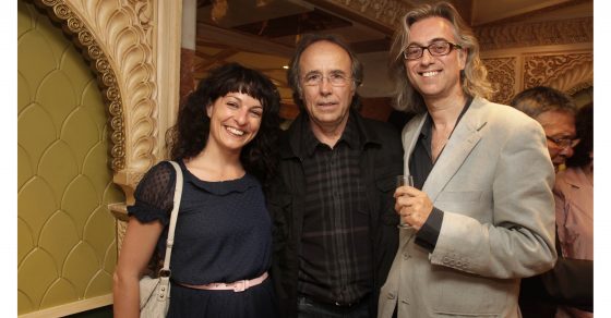 Roser Amills y Victor Amela con Serrat