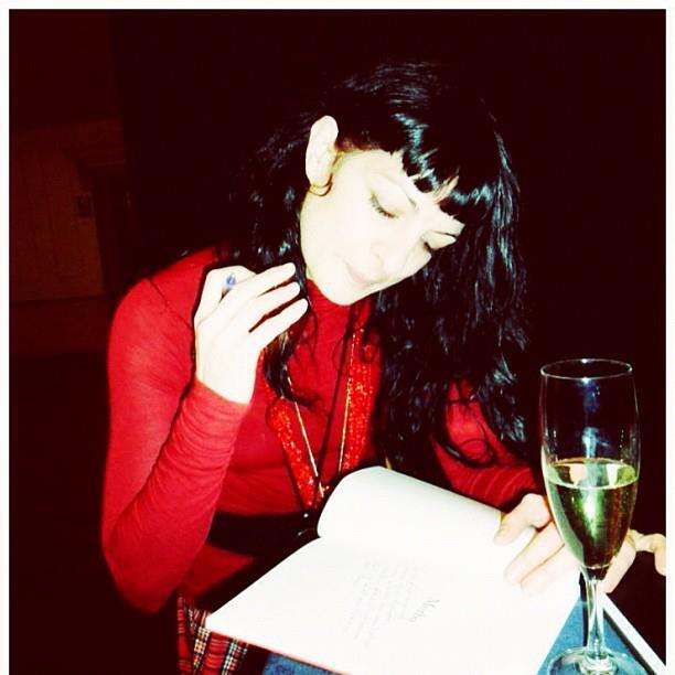 firma de ejemplares de su poemario morbo en vilanova