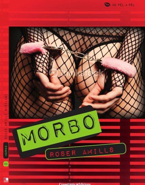 Cubierta roja de Morbo, de Roser Amills (Cossetània Edicions), con unas manos esposadas con pelusa rosa sobre medias de red