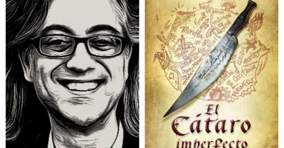 Retrato ilustrado de Víctor Amela junto a la cubierta de su novela El cátaro imperfecto, con el puñal de filo curvo