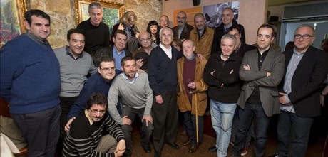 Encuentro de Josep Maria Espinàs con columnistas de la prensa de Barcelona, en el restaurante Lázaro