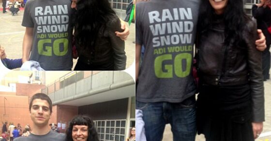 Roser Amills junto a Marcel, su hijo mayor, con camiseta «Rain wind snow»