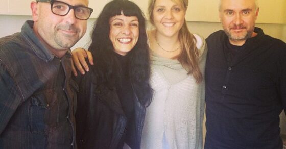 Roser Amills amb tres membres de l'equip de La Tribu de Catalunya Ràdio
