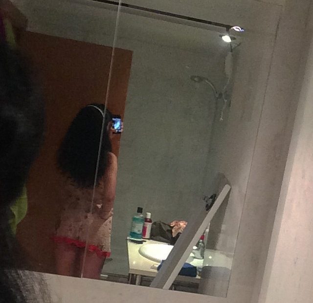 Buenas Noches Roser Amills Lavabo Camison Corto Rojo