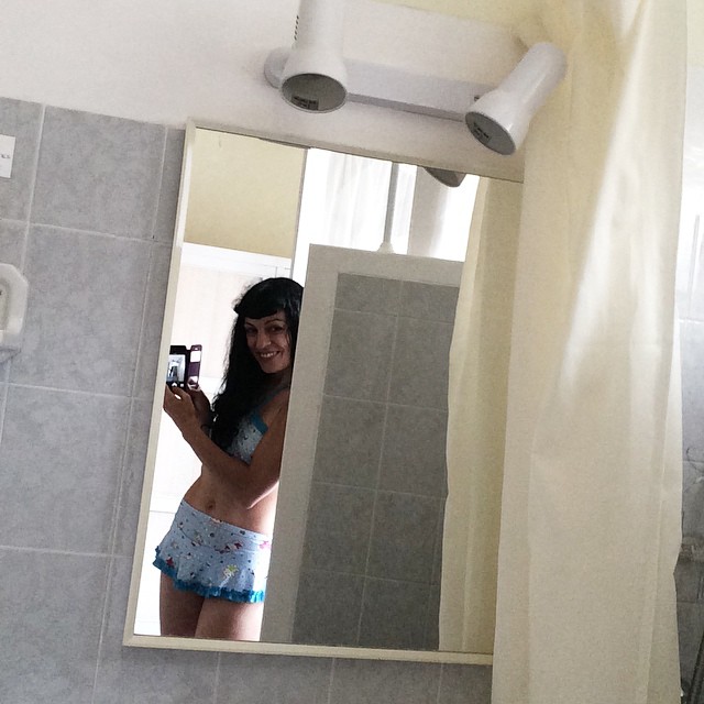 roser amills bikini retro lavabo portbou