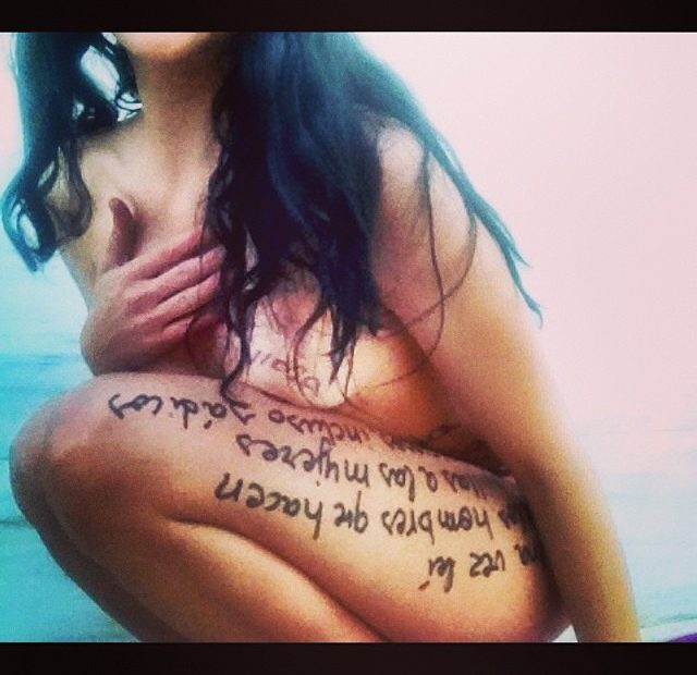 Roser Amills Desnuda Cuerpo Escrito Piel Escrita Se Buena