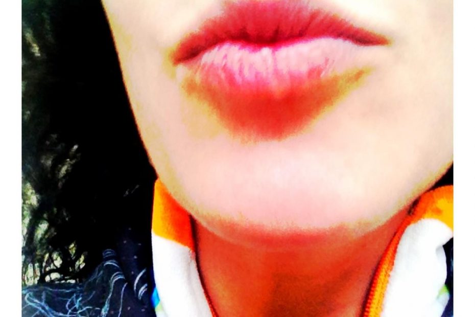 Roser Amills Foto Beso Labios Rosas