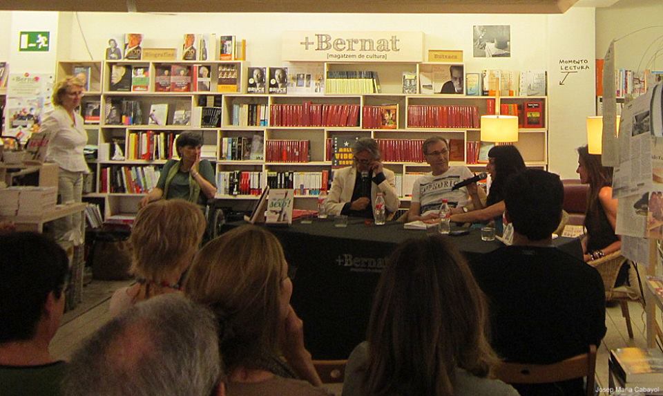 Belisario Vázquez hace una crónica de la presentación del libro de Roser Amills en la librería +Bernat