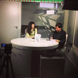 roser amills en el plato de periodista digital en plena entrevista