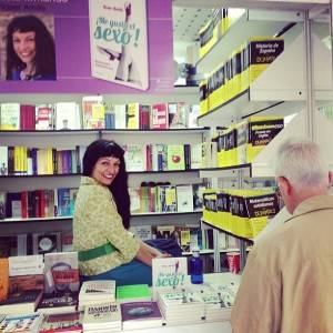 roser amills en la caseta de la feria del libro de madrid 2013