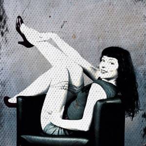 roser amills pinup blanco y negro