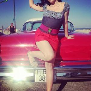 roser amills pinup torredembarra cotxe vermell