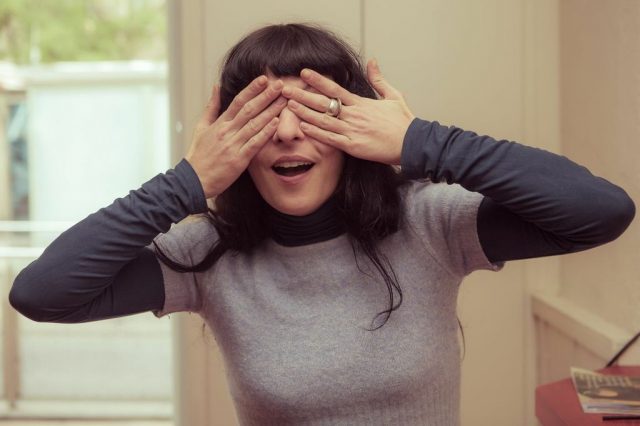 roser amills por irene serrat ojos tapados