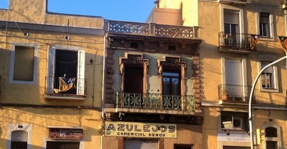 Carrers Del Barri De Gracia Facanes Grogues
