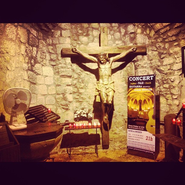 Iglesia Cristo Con Anuncio Al Lado