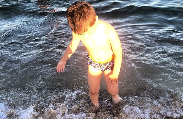 Juan Hijo De Roser Amills En La Playa 2