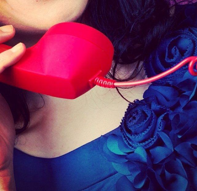 Roser Amills Al Teklefono Fotografiada Por Siqui Sanchez