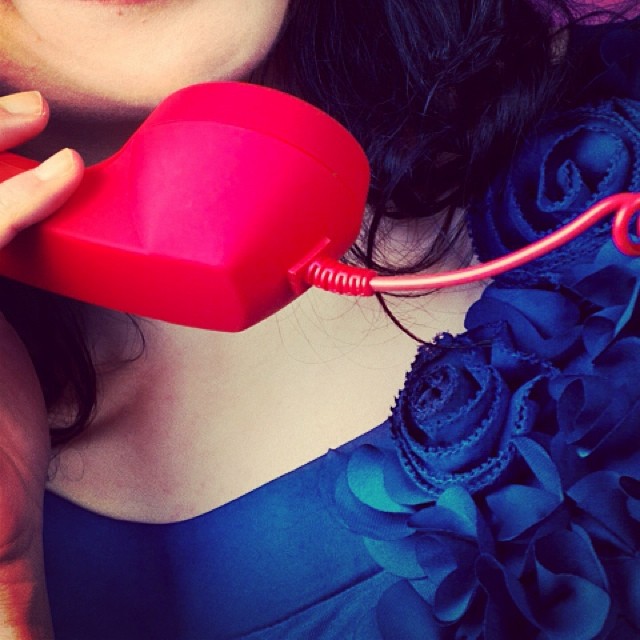 Roser Amills Al Teklefono Fotografiada Por Siqui Sanchez