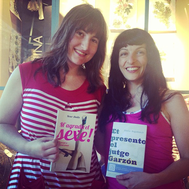 Roser Amills Firma Libros Lectora Escaparate De La Mallorquina