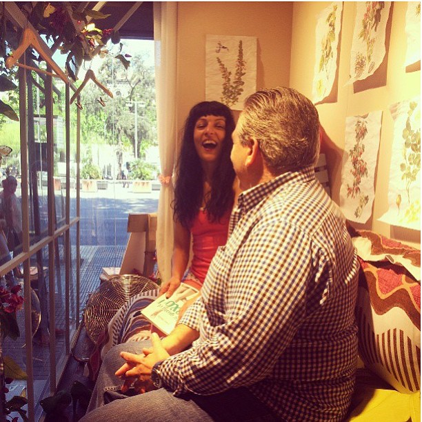 Roser Amills Firma Libros Performance Escaparate De La Mallorquina