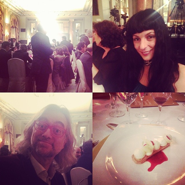 Collage de la cena del Premio Nadal 2014 con Roser Amills, Víctor Amela y el postre
