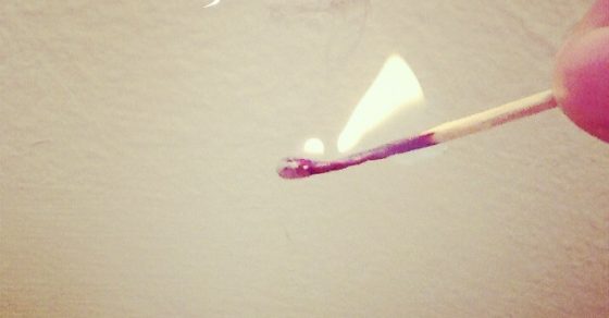 Detalle Cerilla Encendida