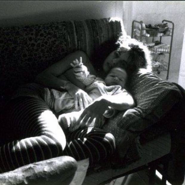 Roser Amills con su hijo Marcel Manzanares bebe