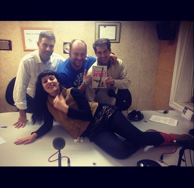 Equipo De Radio Rubi Entrevista A Roser Amills En Sobreviviendo A Murphy