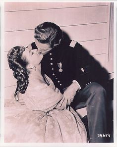 Errol Flynn-Olivia De Havilland beso pelicula