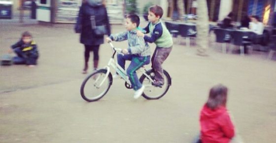 Juan Hijo De Roser Amills En Bicicleta