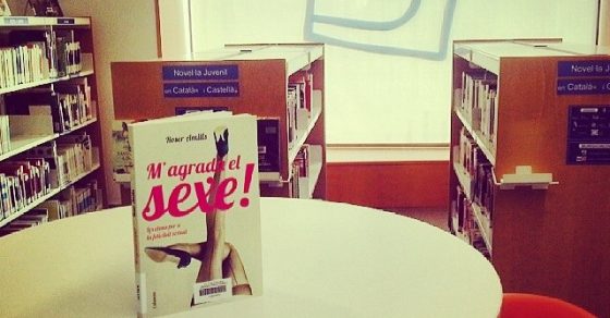 Libro de roser amills en la biblioteca de cambrils