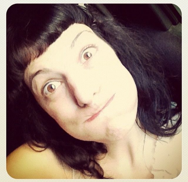 Roser Amills Divertida Mueca Ojos Abiertos Como Platos 2