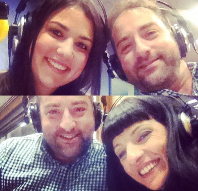 Roser Amills en la radio con gabriel j marti, montse neira y alba company fernandez