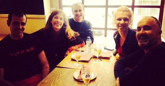 Reunión de jueves de Roser Amills en el Pepa Tomate con Màbel Martí, Carme Gasull i Óscar Moré