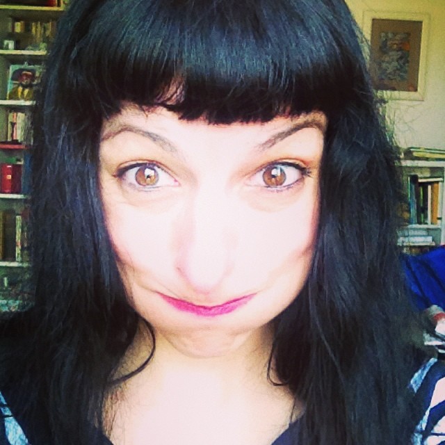 Roser Amills divertida