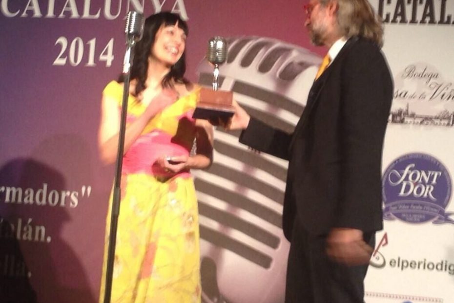 Roser Amills Y Victor Amela Gala Microfono De Plata Informadores 2014 Apei Vichy Catalan 2