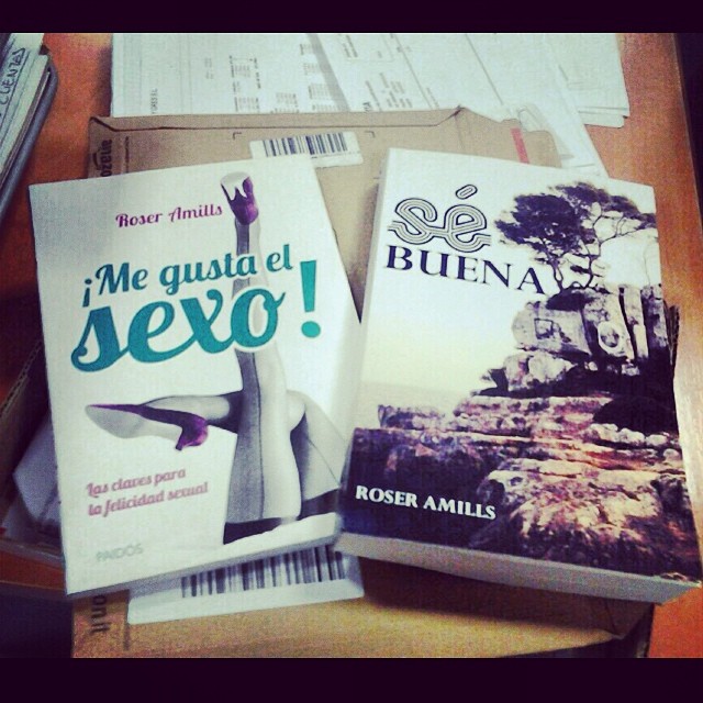 A @Jotaemesan y @monicatege7 les acaban de llegar #megustaelsexo y #sébuena Grandes lectores!!!