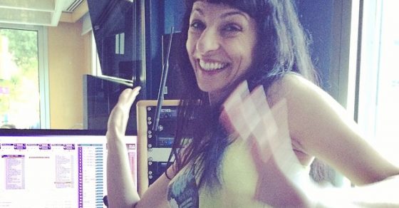 Ara en directe a la Tribu de Catalunya Ràdio parlarem de #floretes (piropos) Us cauen bé o malament? Dieu-nos els millors 1 Ara en directe a la Tribu de Catalunya Ràdio parlarem de #floretes (piropos) Us cauen bé o malament? Dieu-nos els millors - Roser Amills, escritora mallorquina