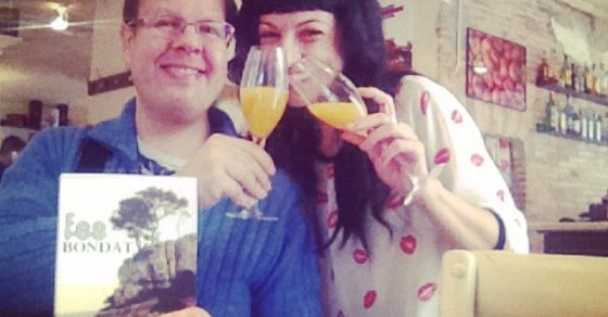 Amb Miguel Ángel Gasch al @pepatomate amb còctel i #fesbondat ;)) 5 novela se buena de roser amills