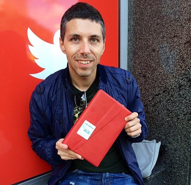 Roser Amills Ha Dedicdo Un Libro A Una Pareja De Lectores