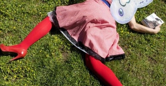 Esta tarde nos vemos en Pepa Tomate de 17 a 21h!!!! Ven a por #sébuena y #fesbondat y te invito a un cóctel ;)) 1 Roser Amills vestida de hada fotografiada por guy aelbrecht