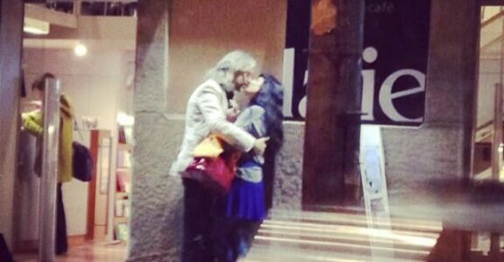 Los paparazzi nos persiguen !! ;)) - Roser Amills, escritora mallorquina