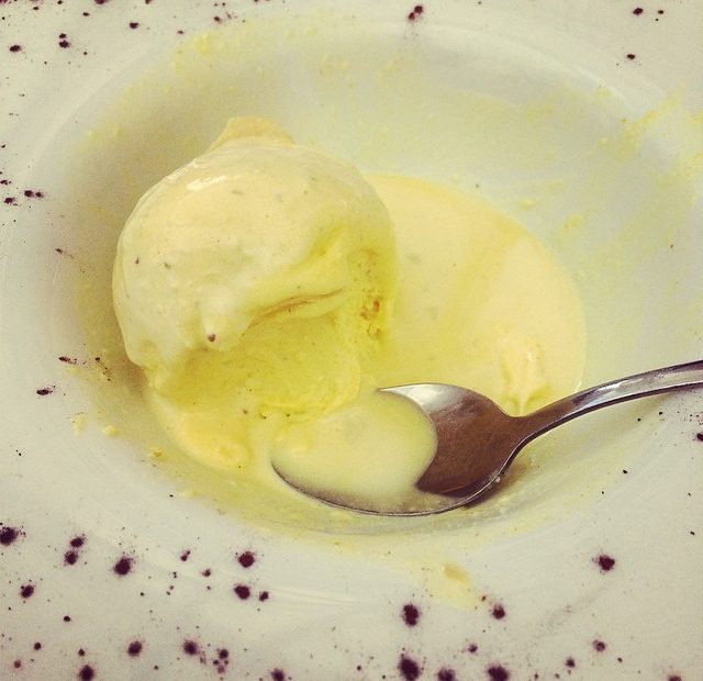 Cucharada De Helado De Vainilla