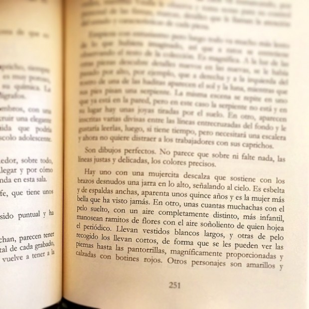 Página 251 de la novela Sé buena de Roser Amills, con un fragmento sobre las haditas