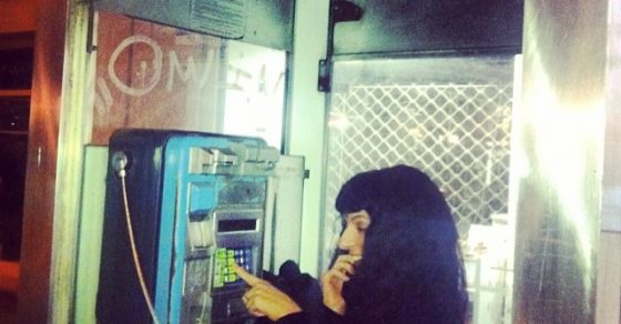 Roser Amills cabina de telefono